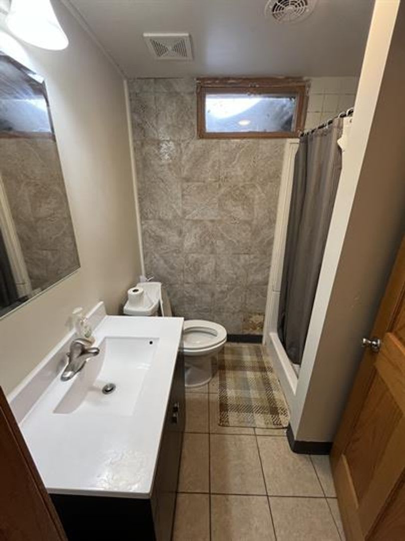 5 bedroom/ 2 bath home within walking distance to BSU