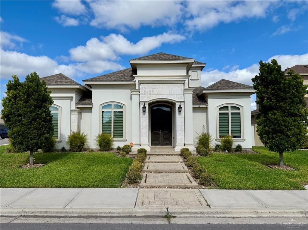 912 W Cheyenne Avenue