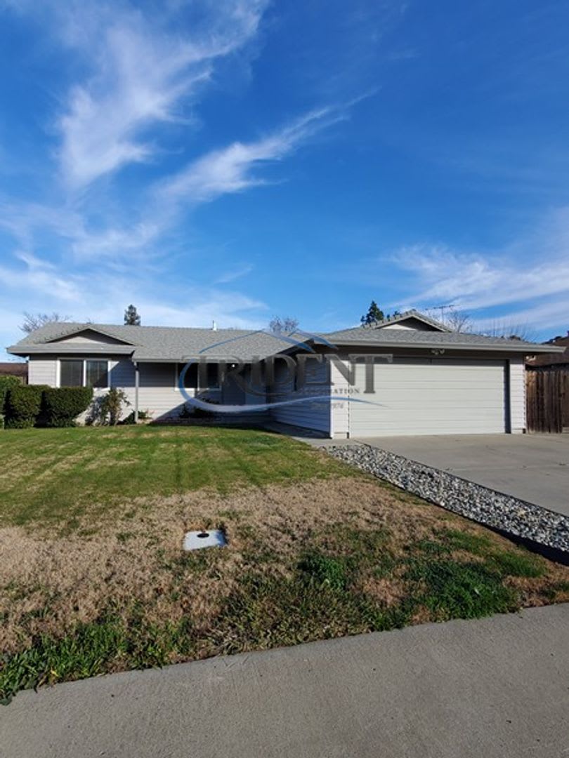 This is a cute 4 bedroom, 2 bath house in an established Woodland community