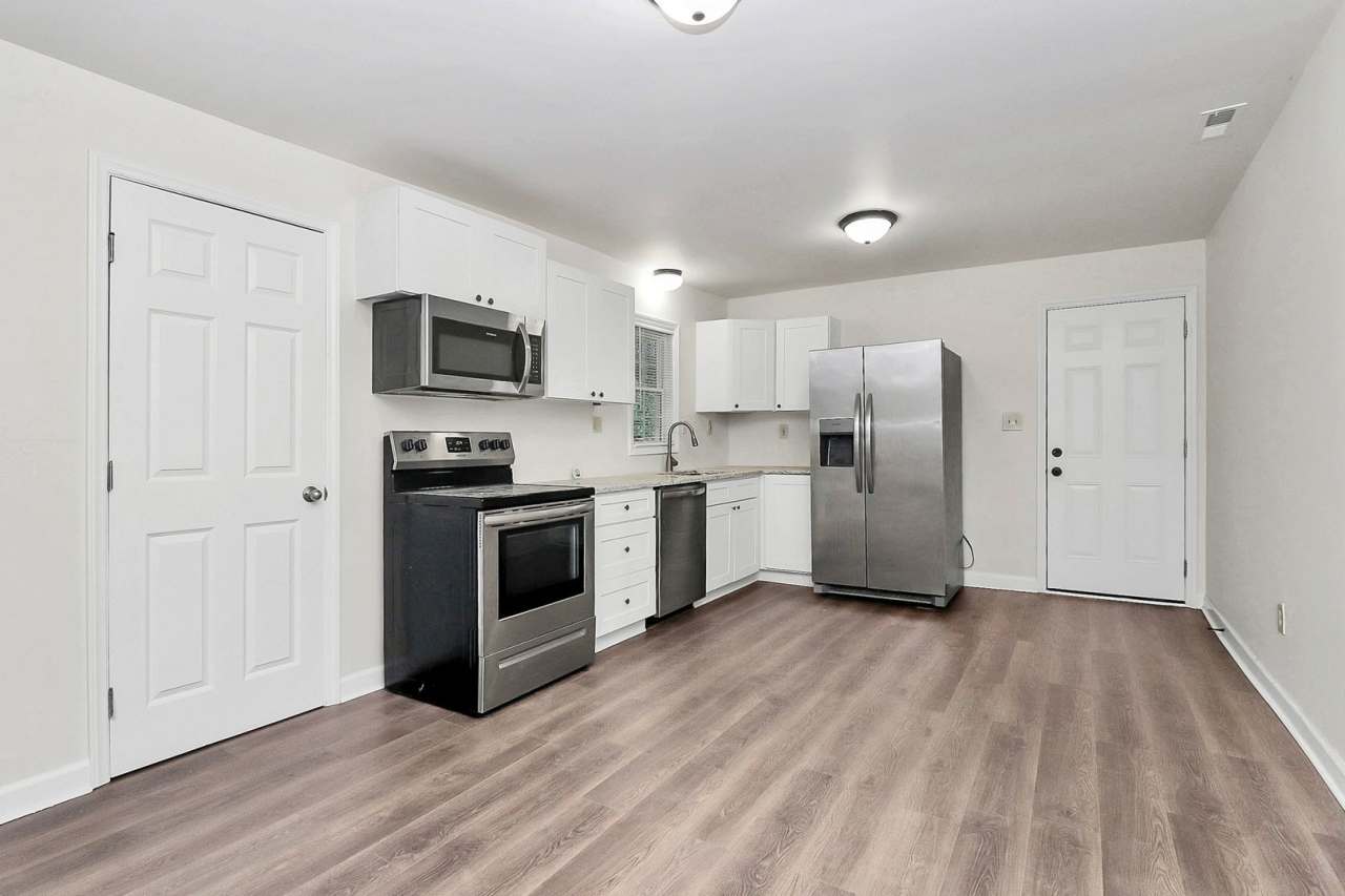 RENT SPECIAL ON BEAUTIFUL 3 BEDROOM HOME!