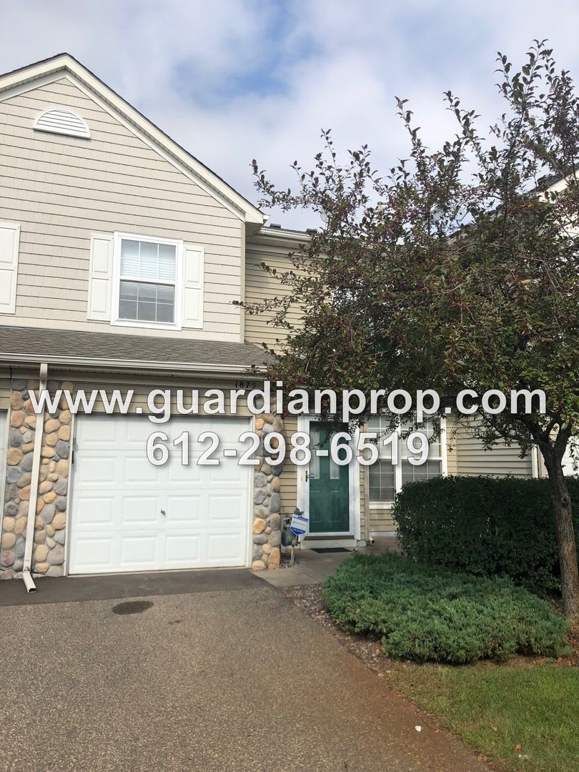 Shoreview Townhouse Available June 1, Open Floor Plan, Jacuzzi Tub, Fireplace, Attached Garage