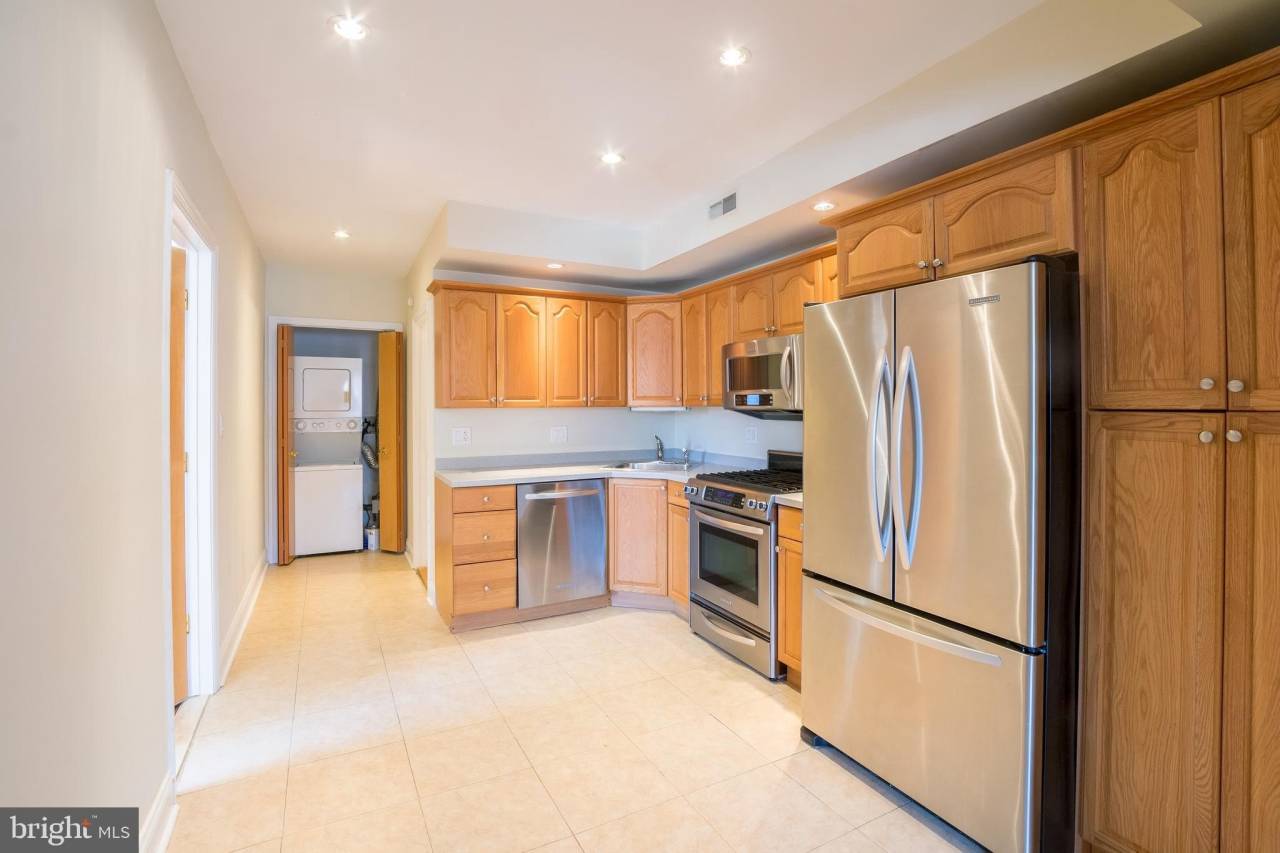 1128 E PASSYUNK AVENUE