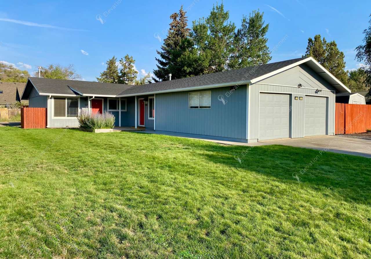 2 BR in Redmond w/ huge yard