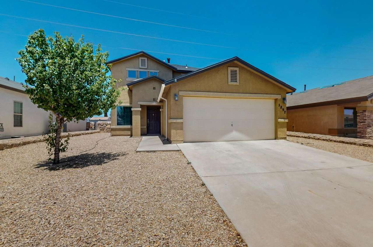 Two story 3 bedroom 2.5 bath in Santa Teresa NM!!