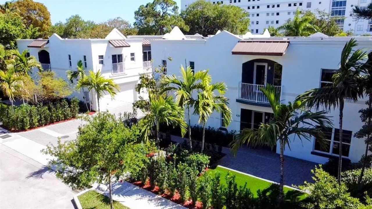 420 SE 16TH ST #420 FORT LAUDERDALE, FL 33316