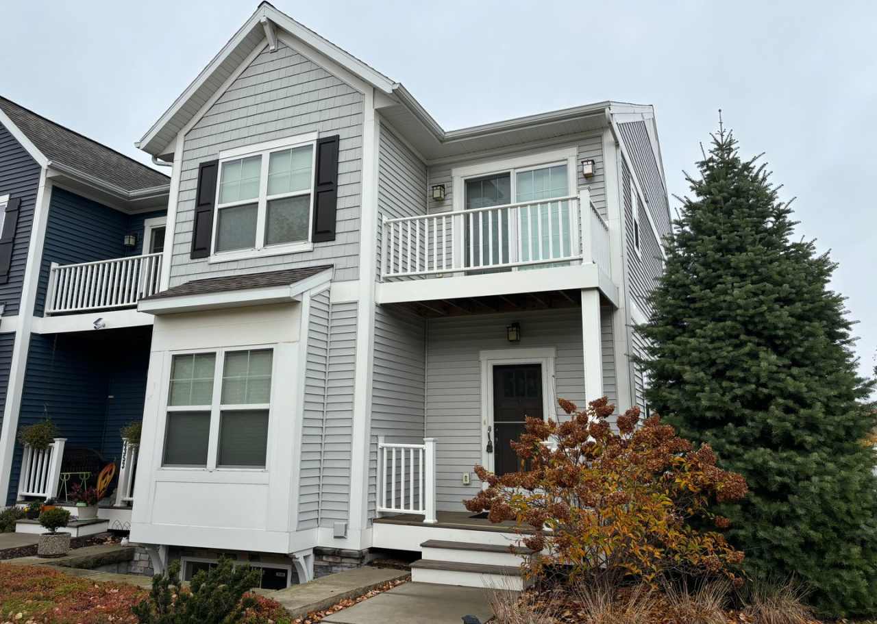 3 bed /2.5 bath townhouse at Cobblestone at the Ravines in Kentwood