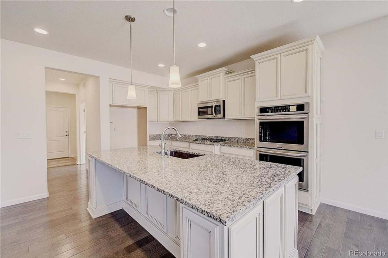 MOVE-IN SPECIAL - Spacious 5BR House in North Commerce City