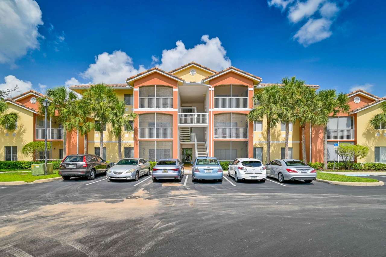 ** Tuscany Gardens ~ Fully Furnished 2 BED Condo in Fort Myers **