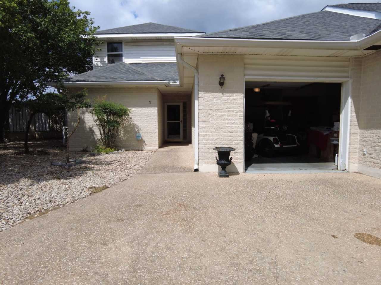 FOR LEASE!! Very nice home.