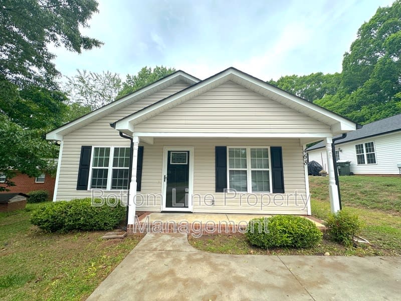 468 Barrington Pl NW