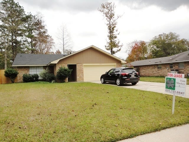 Big house in Shenandoah with double garage, fully fenced back yard!
