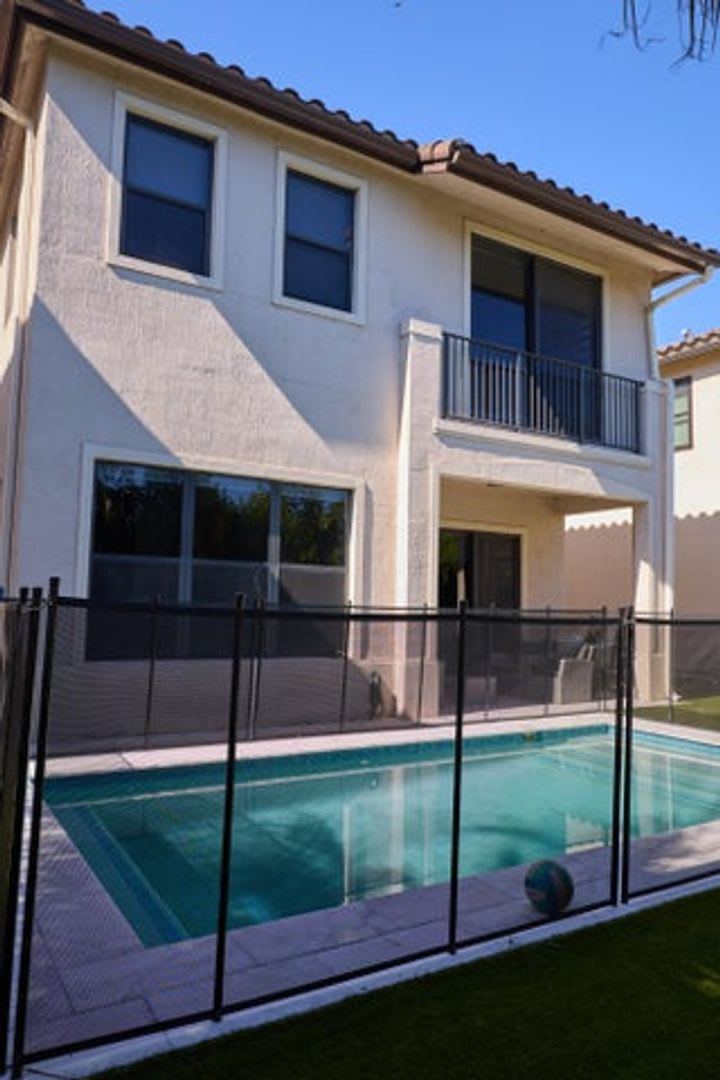 9909 W 32 Ln, Hialeah, FL 33018