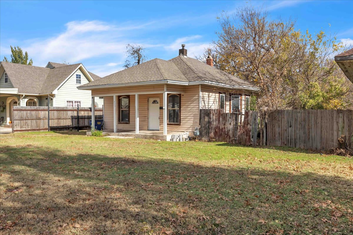 913 South Hoff Avenue - 1