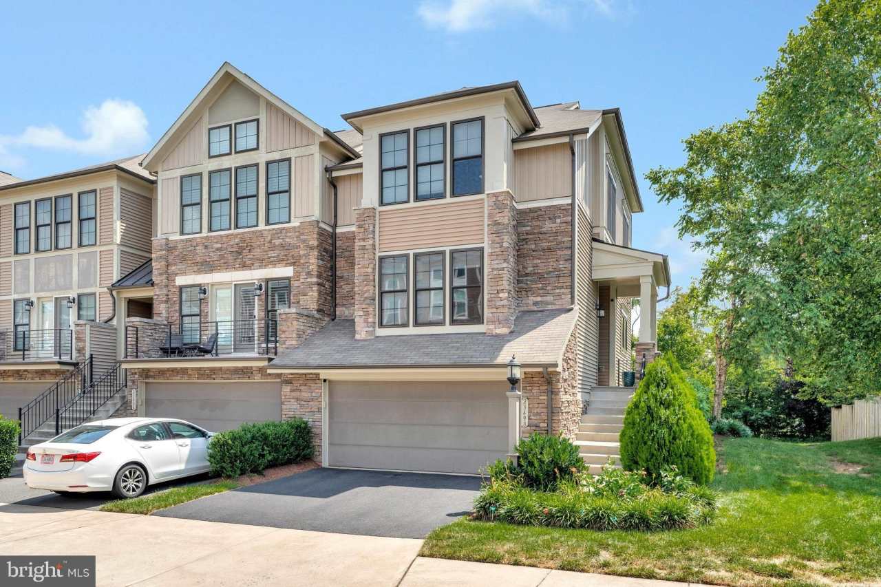 23498 EPPERSON SQUARE