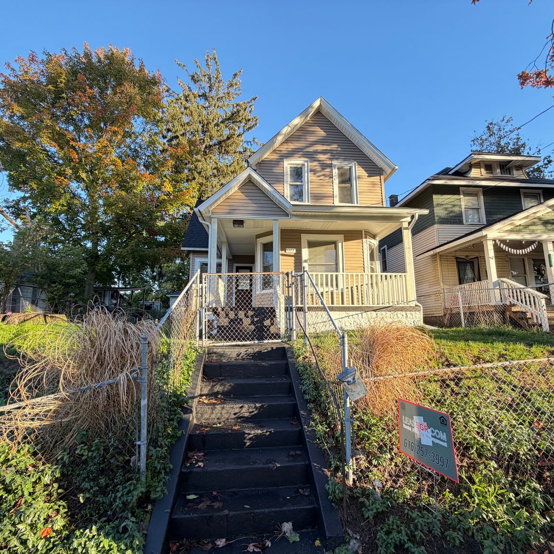 Large 3 Bedroom Home with a Den!