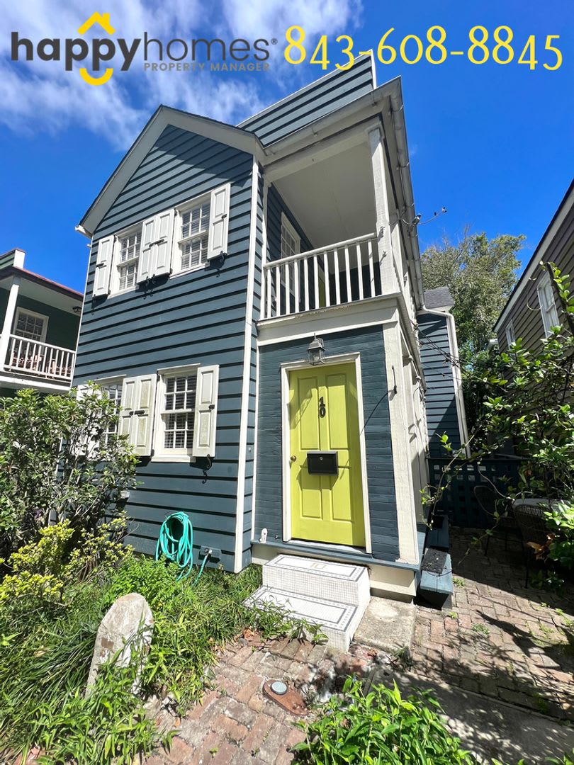 Beautiful 3 bedroom 3 full bath home located downtown Charleston!
