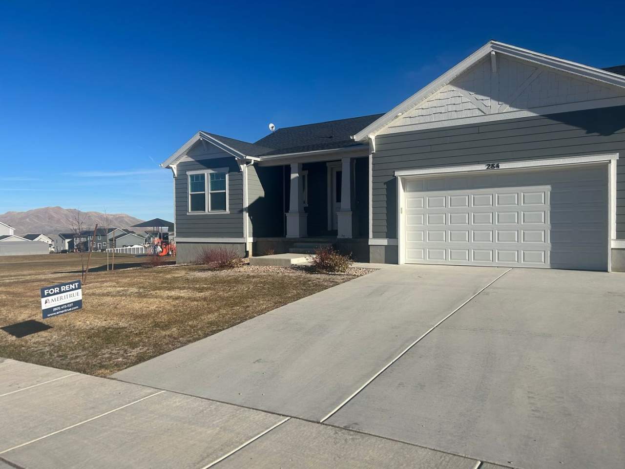 3 Bedroom 2 Bathroom -Upstairs Apartment-Saddlebrook Dr. Santaquin