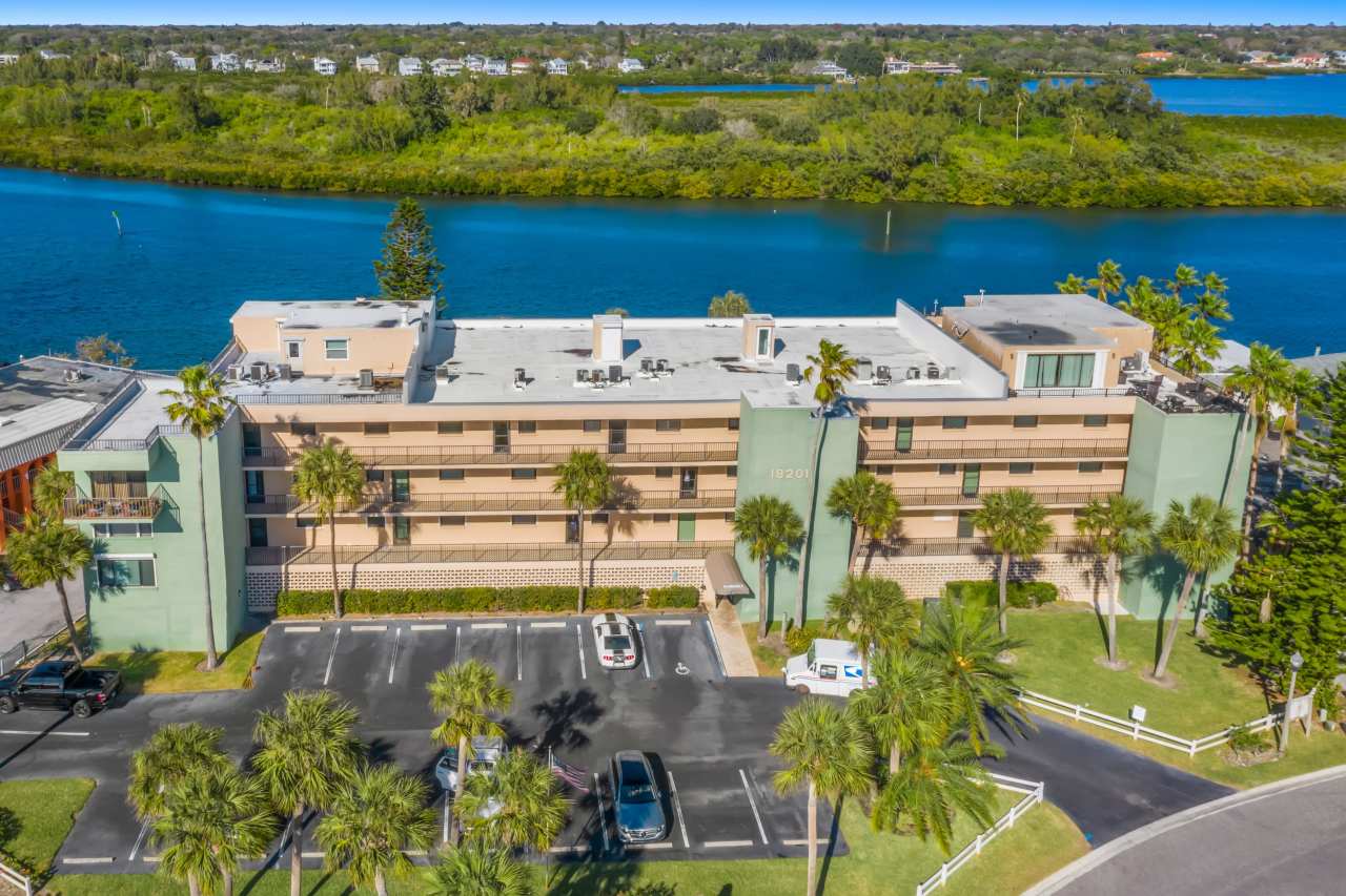 18201 Gulf Blvd Apt 205