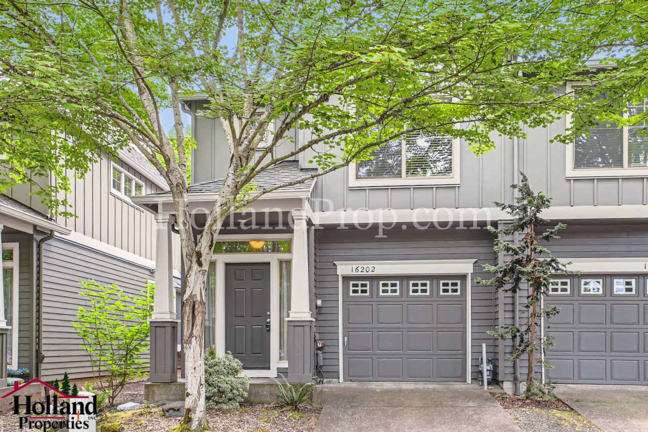 Charming 3-Bedroom Home Near Pacific Highway – Prime Location  Comfort!***NEW PRICE from $2,645 to $2,595***