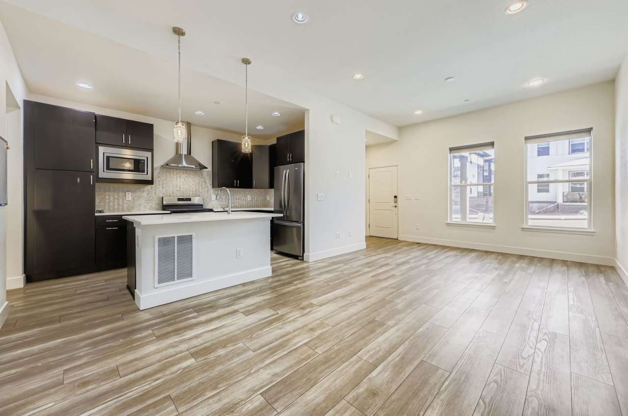 3 BED/3 BATH TOWNHOME AVAILABLE NOW!