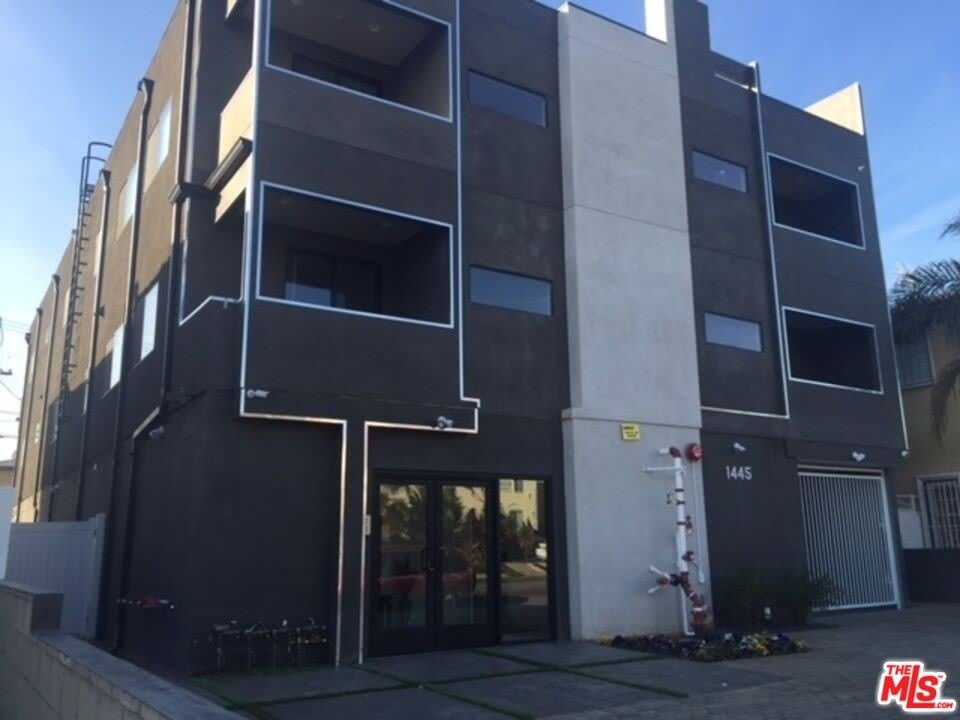 1445 S FAIRFAX Ave unit: 3