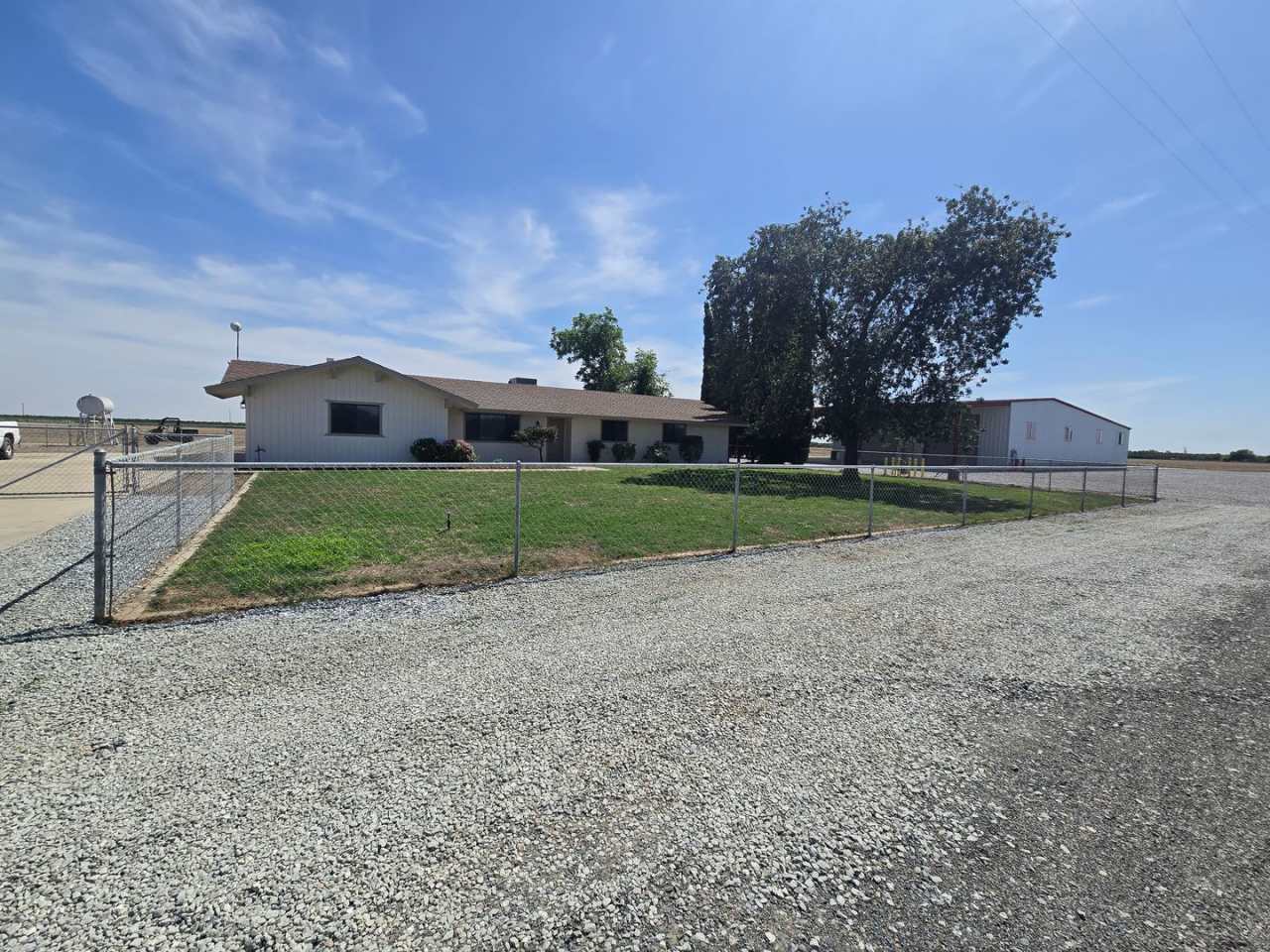 3 BR 2 BA country home available now