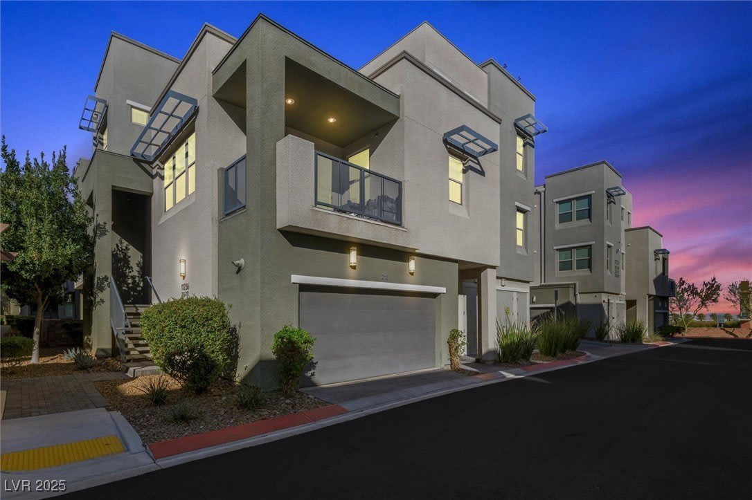 11236 Rainbow Peak Avenue