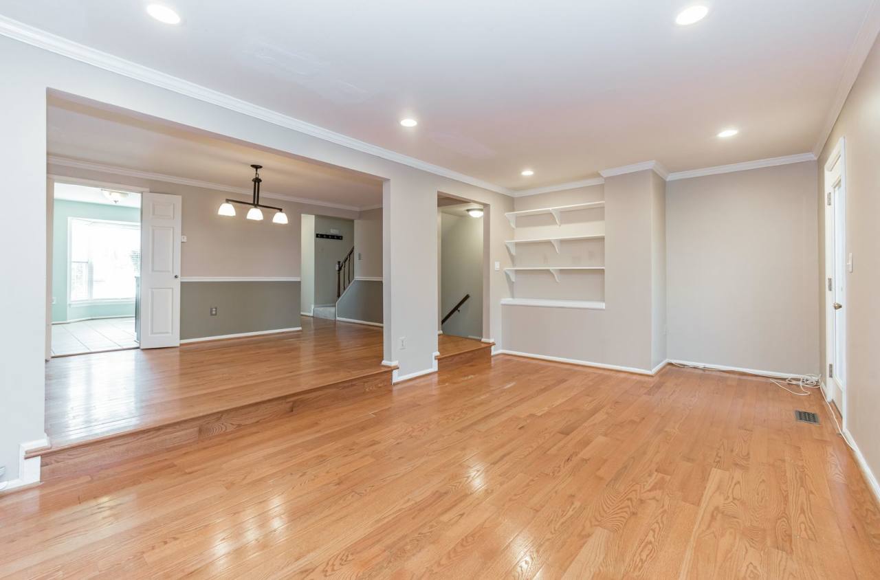 Well maintained 3-level 3Bd/2 full  2 half bath TH in the sought-after Burke Centre!