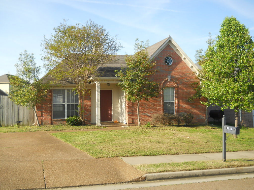 3br/2ba home in Bartlett with large fenced in back yard! Pets 35lb and under allowed, fees apply.