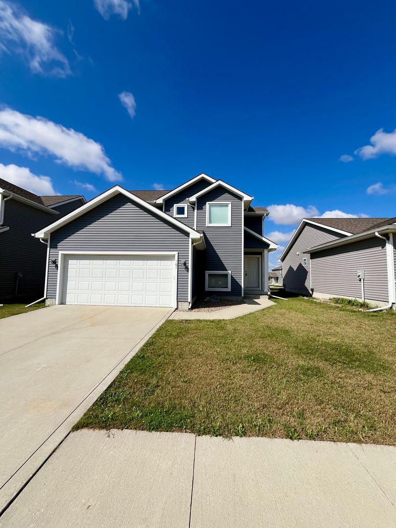 Now Leasing – Stylish 3-Bedroom Home in Bondurant