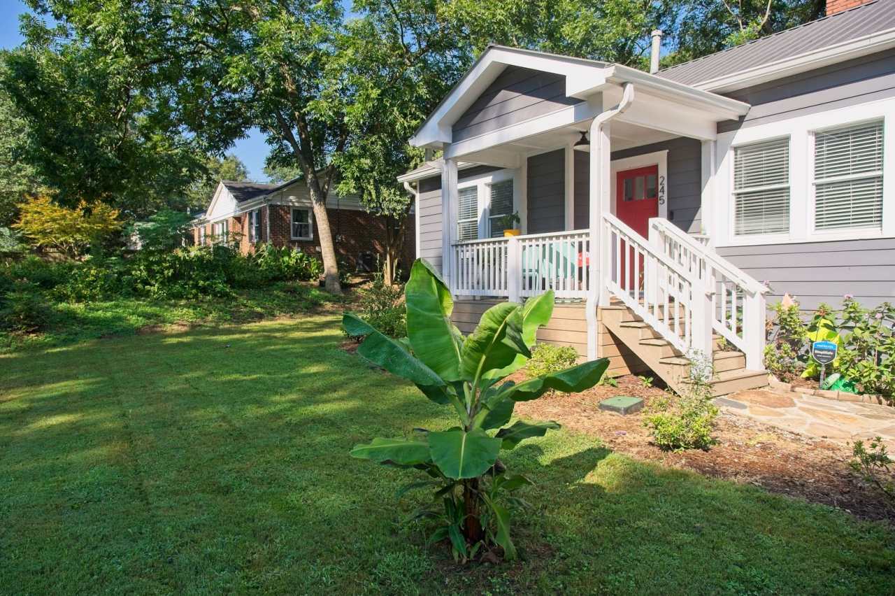 Normaltown home, a Charming 3 bedroom/ 2 bathroom Home Close to UGA and Hospitals!