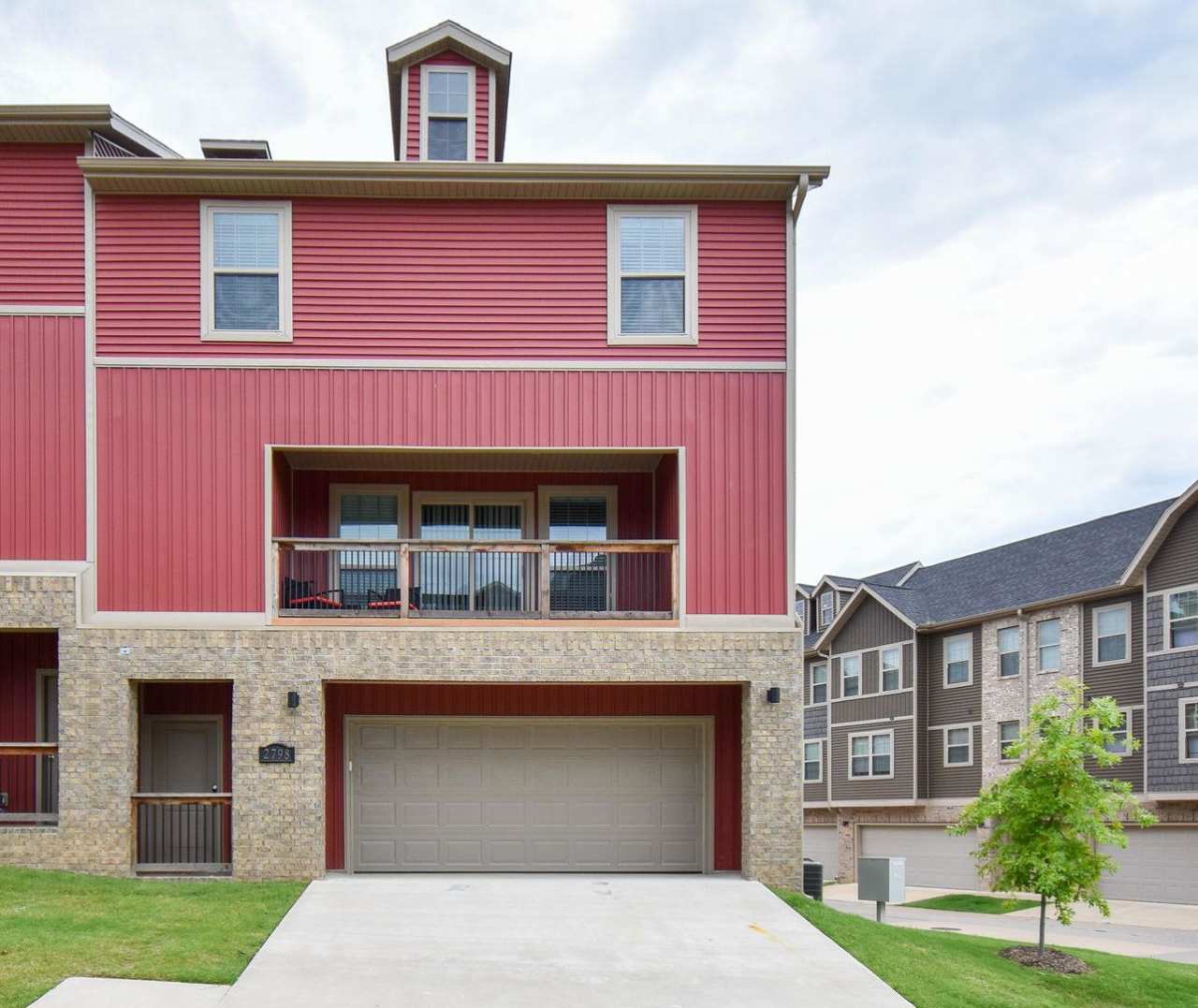 3 BR/2.5 BA Fully Furnished Condo just minutes from U of A!!
