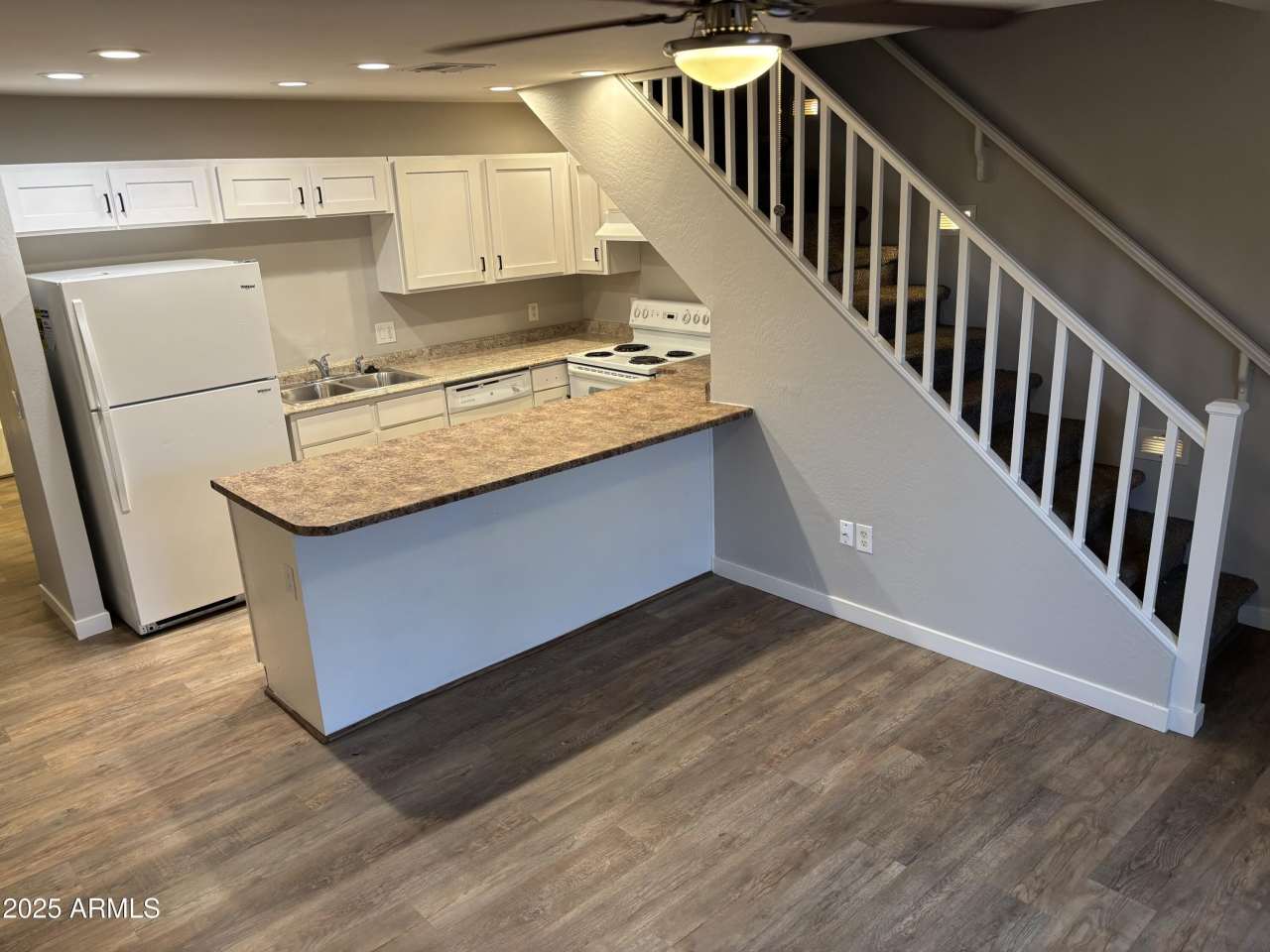 528 E Navajo Avenue unit: 3