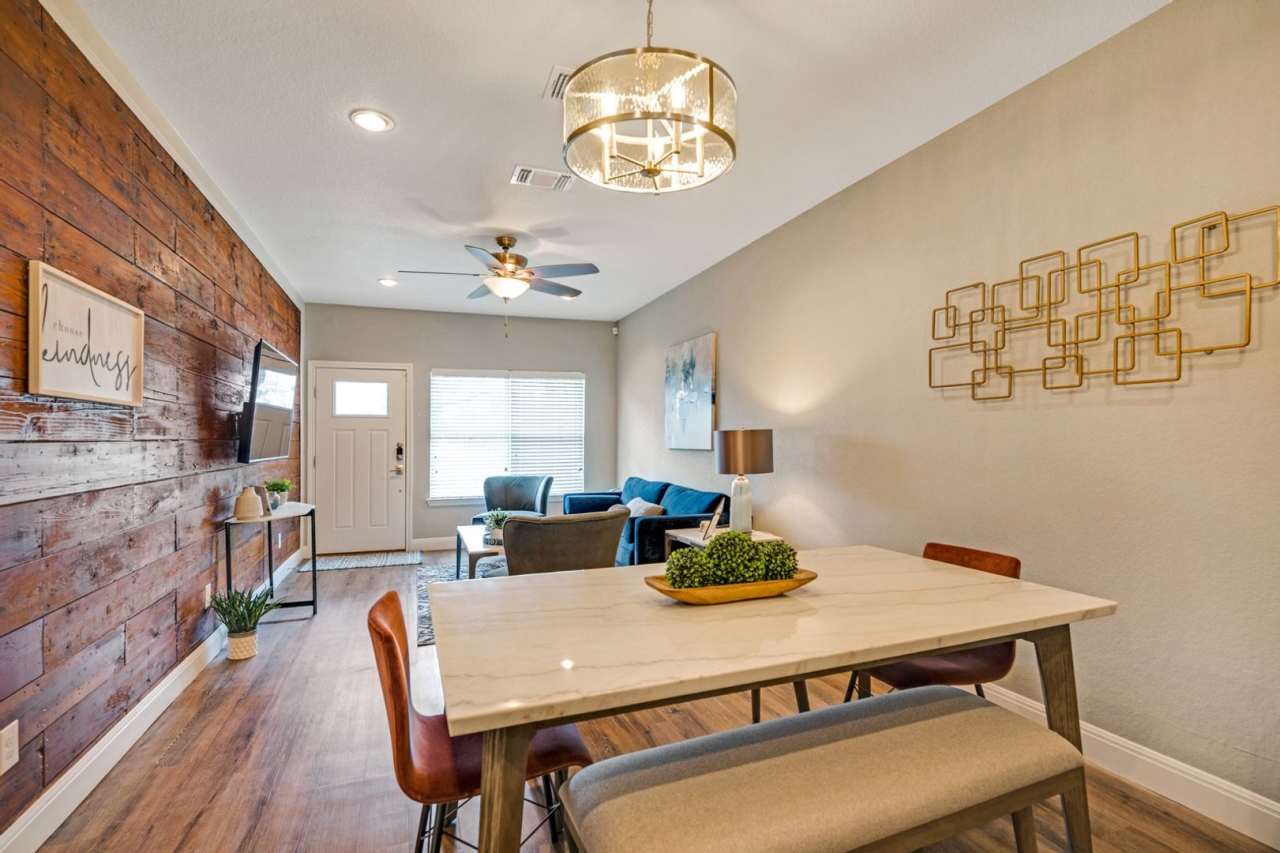 3 Bedroom / 2 Bathroom super cute house for lease!