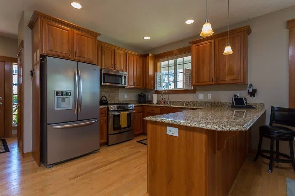 BEAUTIFUL HOUSE IN MILL POND -- ONLY MINUTES FROM DOWNTOWN!!