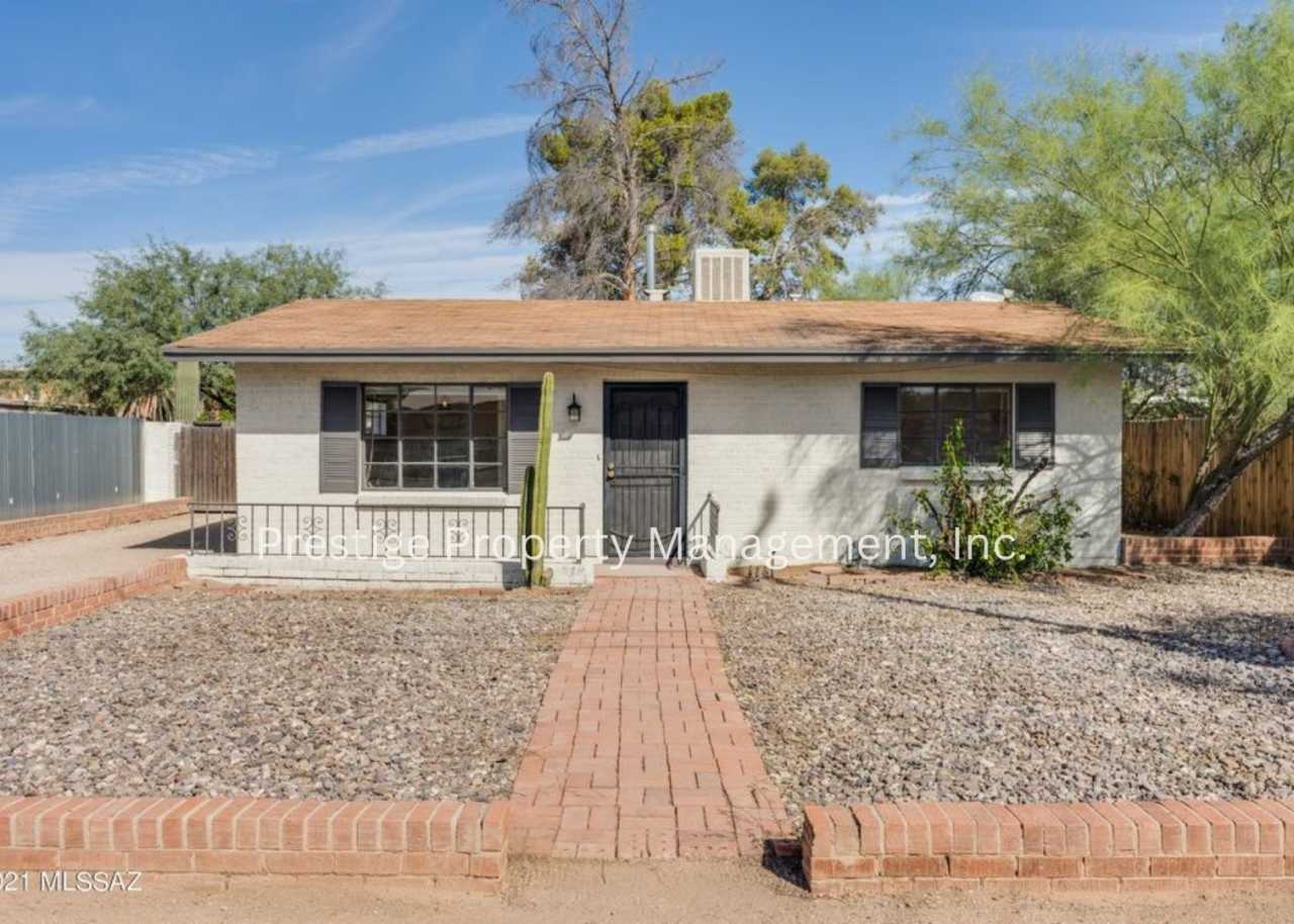 Charming, Updated Brick Home in Central Tucson with Huge Yard!