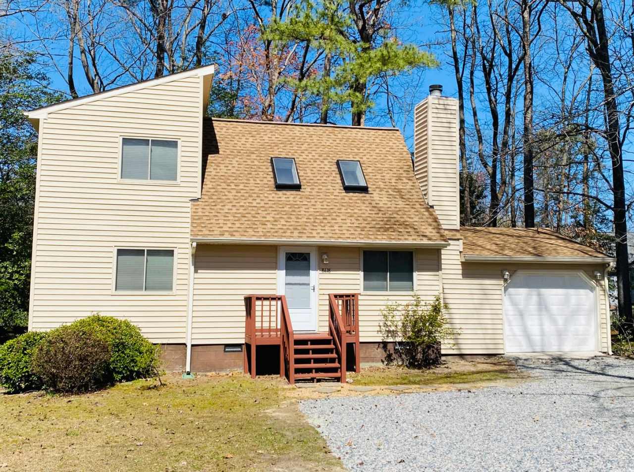Adorable 3bdrm/2bth Home Located in a Beautiful Established Neighborhood in North Chesterfield!!