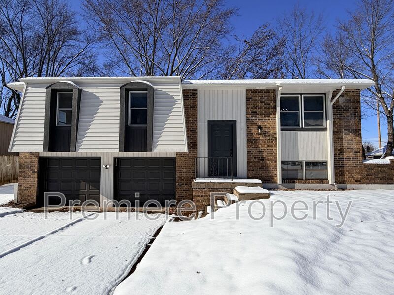 705 NW Buckingham Pl