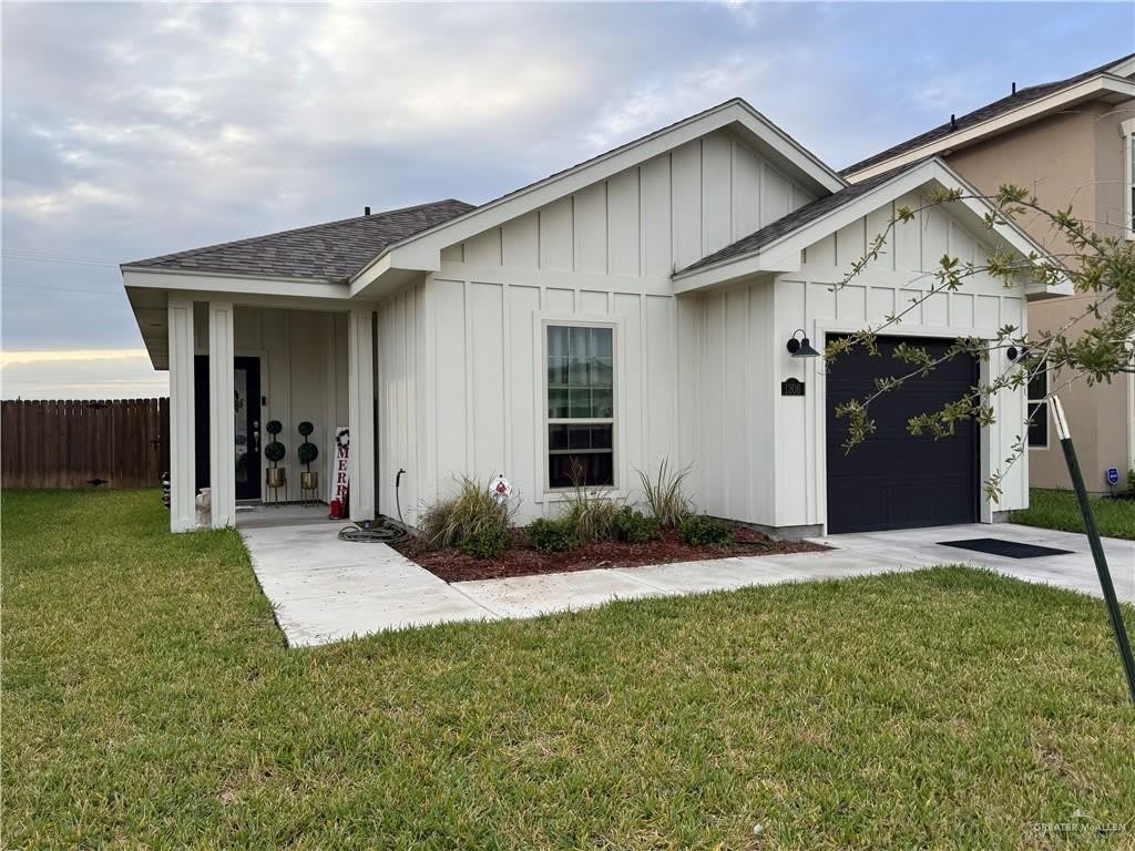 1306 E Sonador Drive S