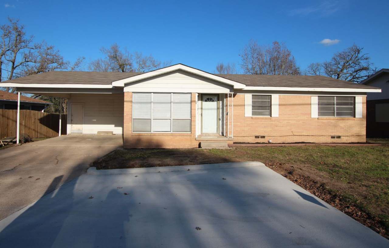 AVAILABLE NOW! 3 Bed 2 Bath Home Near UT Tyler!