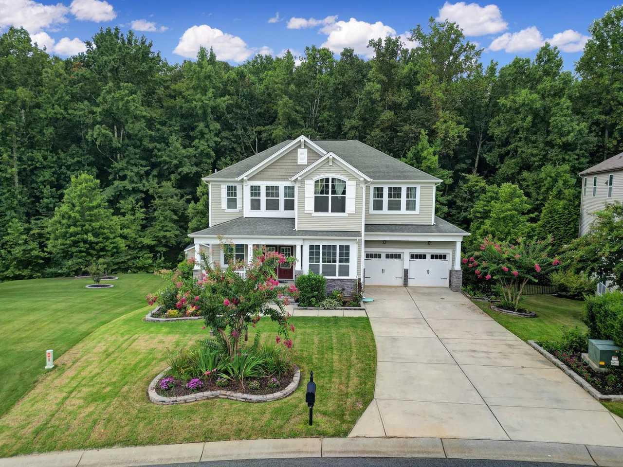 Gorgeous 4 Bed 3.5 Bath Home with Basement and Pool!