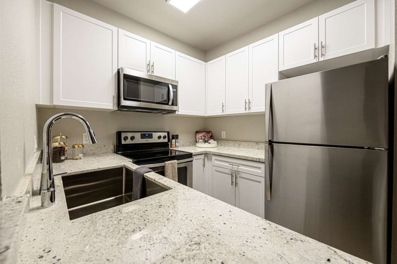 El Paseo Apartment Homes