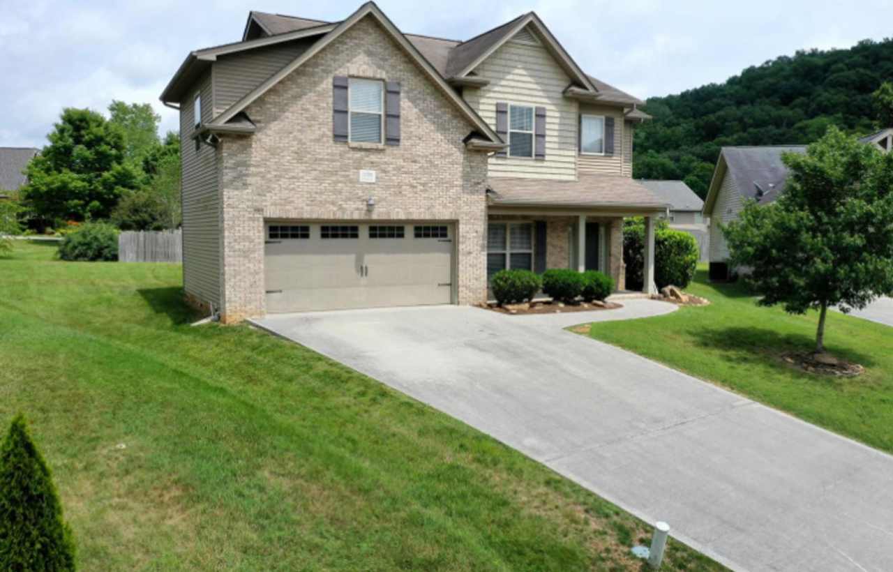 West Knoxville 37932 - 4 bedroom, 2.5 bath home - Call Jean Chung (865) 386-1022