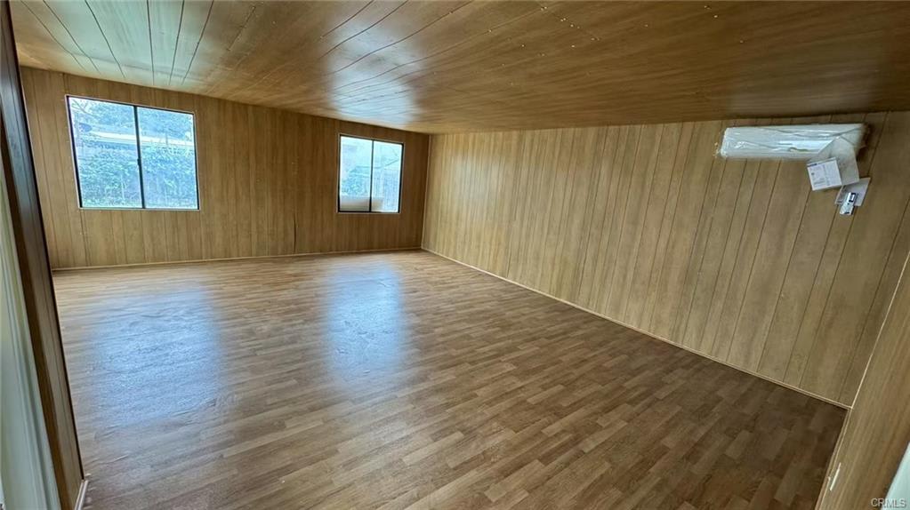 688 Bridwell Street West