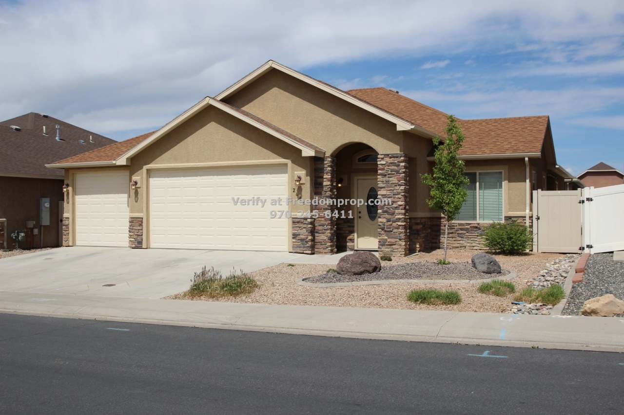 Newer Home! Convenient Location to St. Mary's  Community Hospital