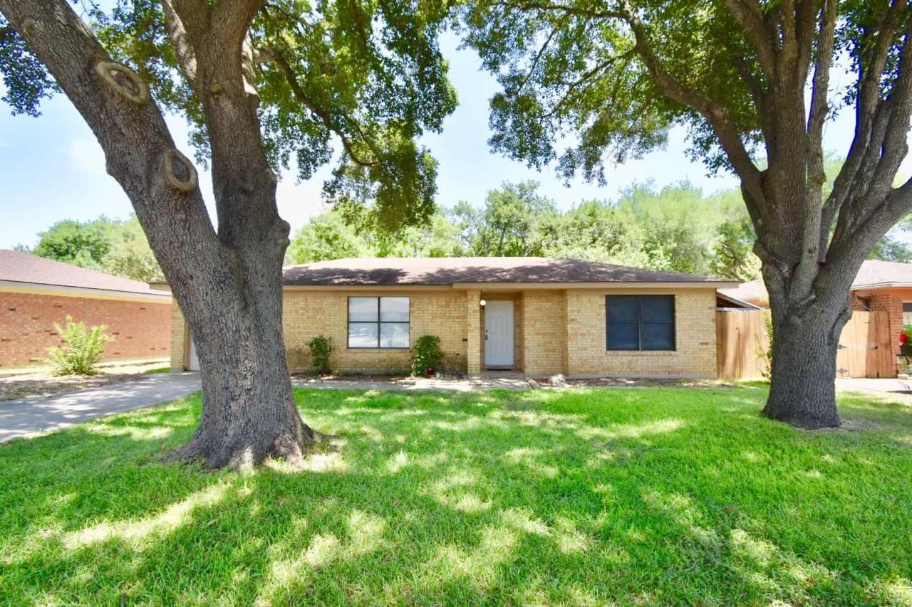 Welcome home to 105 Apache Circle!