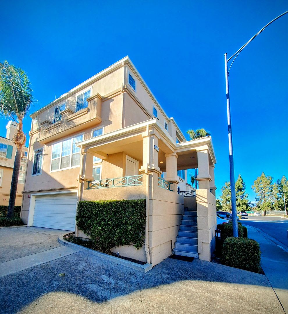 Beautiful 3bd Tri-level Home With Pool, Playground,  More!