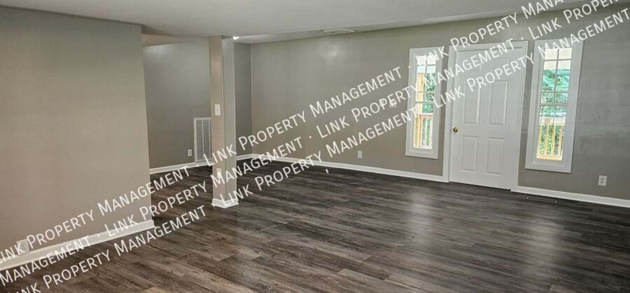 MERRY CHRISTMAS, FREE RENT IN DECEMBER! Renovated 3 Bedroom 2 Bath in Ringgold with Carport and Large Deck for under $1500