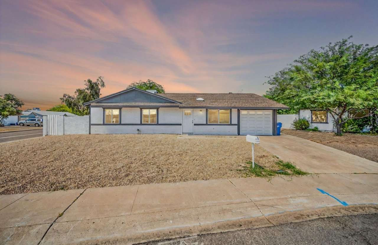 Stunning Newly-Renovated  Fully Upgraded Paradise Valley Home for Lease!