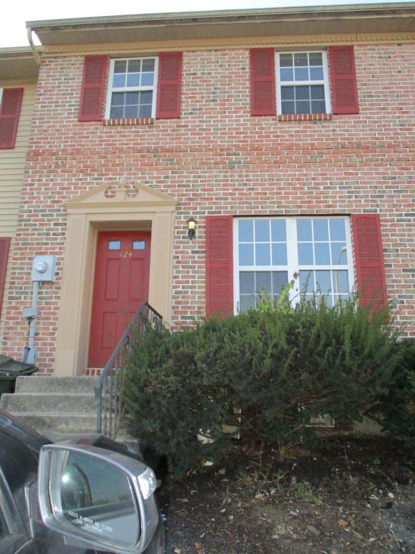 3BR Townhome in Northampton School District